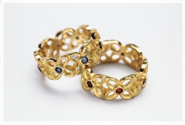 6) Gotischer Vierblatt-Ring 750er Gelbgold, Rubin / Gotischer Vierblatt-Ring 750er Gelbgold, Safir